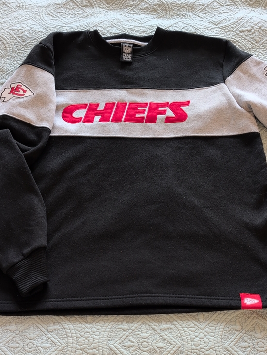Nfl Team Other - NFL Kansas City Chiefs Men's Black and Gray Crewneck Sweatshirt